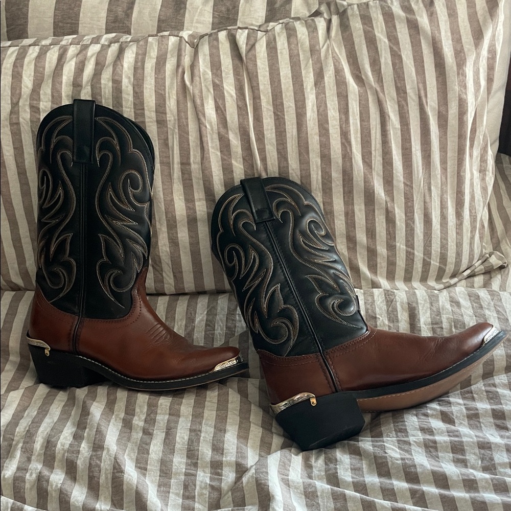 Laredo Black and Brown Heeled Boots